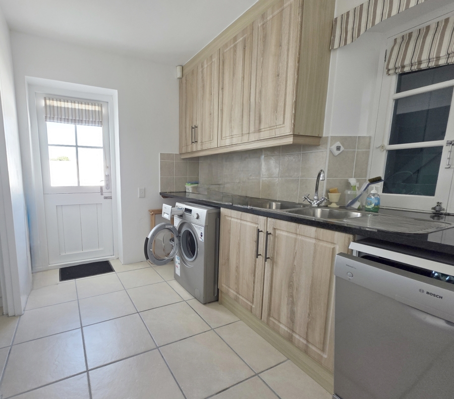 5 Bedroom Property for Sale in Struisbaai Western Cape